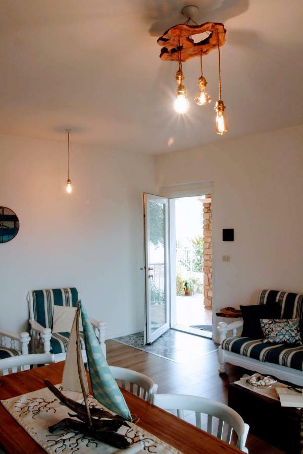 Grande Casa Al Mare Le Verande ซานตามาเรีย นาวาร์เรเซ ภายนอก รูปภาพ